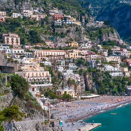 California Szálloda 3*