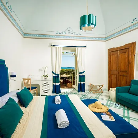 California Szálloda 3*