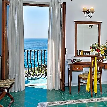 California Hotel Positano