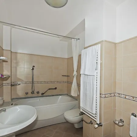 California Hotel 3*